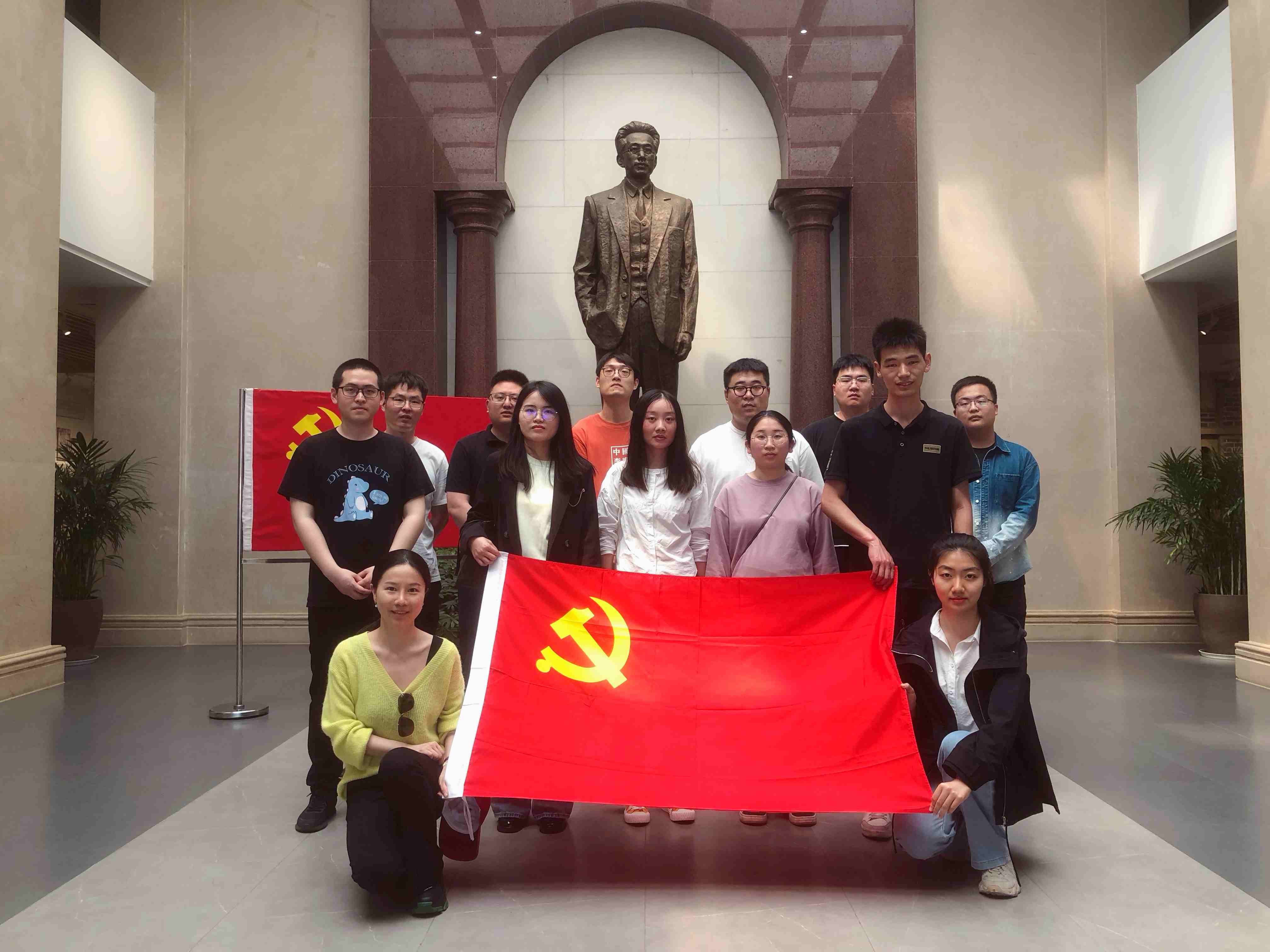 人像党旗_副本.jpg